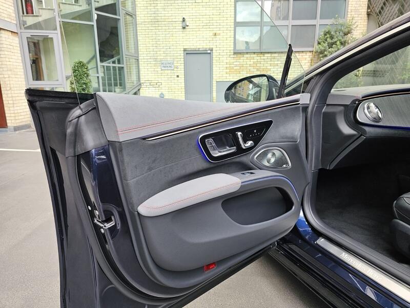 MERCEDES-BENZ EQS