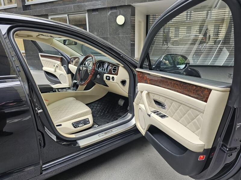 BENTLEY FLYING SPUR