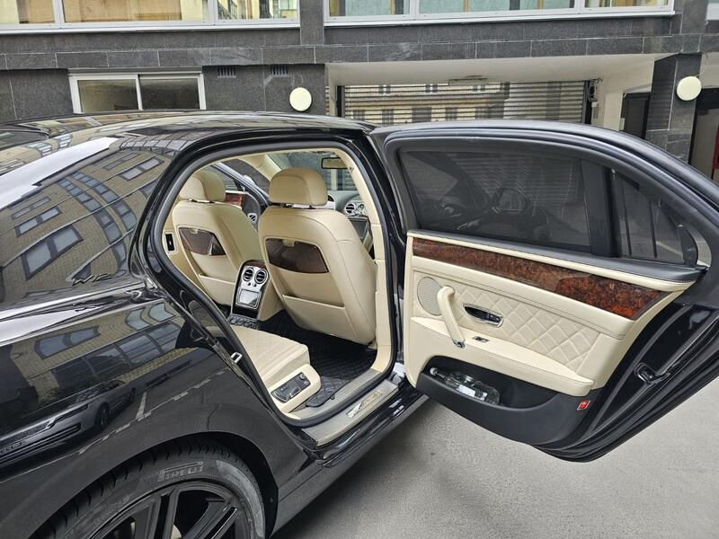BENTLEY FLYING SPUR
