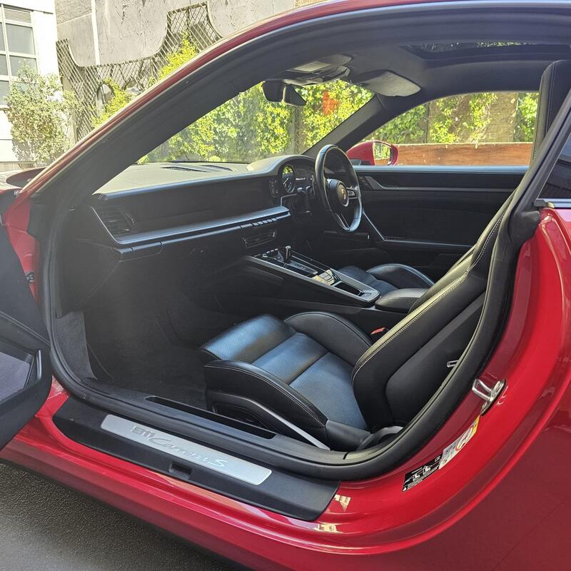 PORSCHE 911