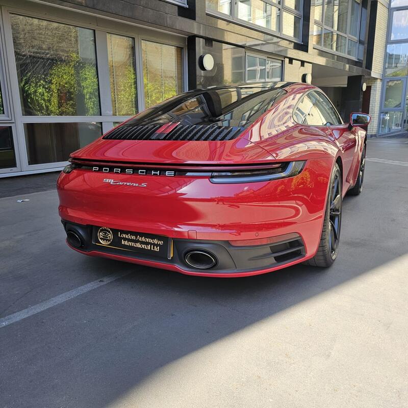 PORSCHE 911