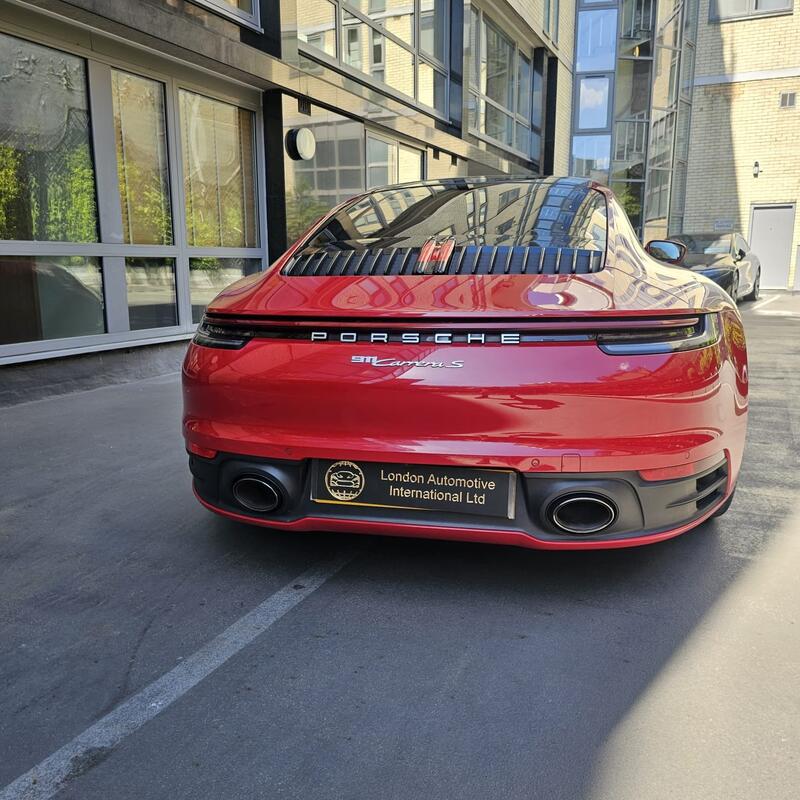 PORSCHE 911