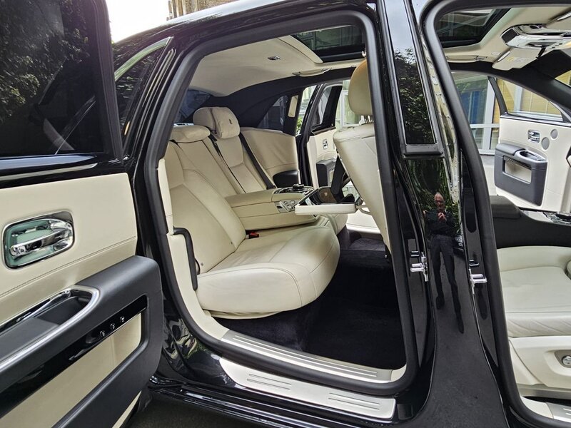 ROLLS-ROYCE GHOST