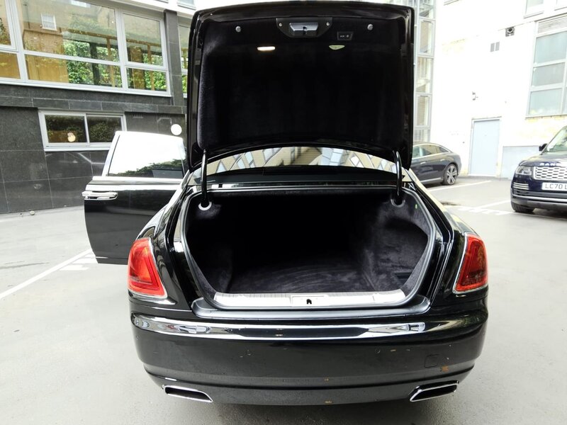 ROLLS-ROYCE GHOST