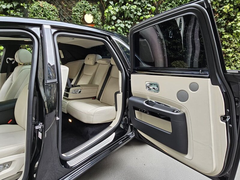 ROLLS-ROYCE GHOST