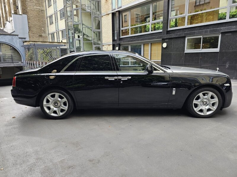 ROLLS-ROYCE GHOST