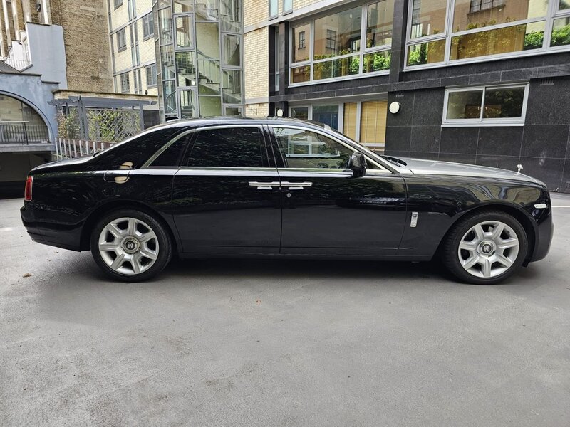 ROLLS-ROYCE GHOST