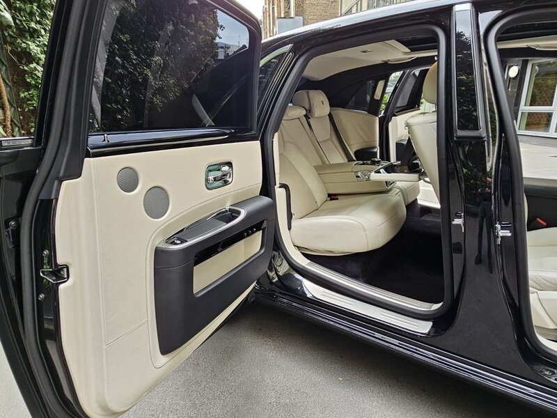 ROLLS-ROYCE GHOST