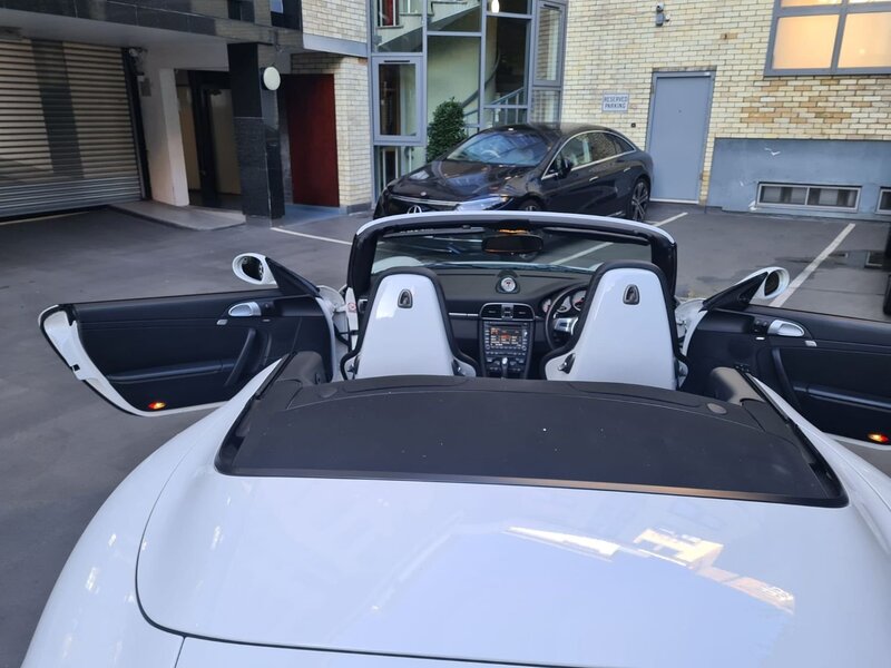 PORSCHE 911