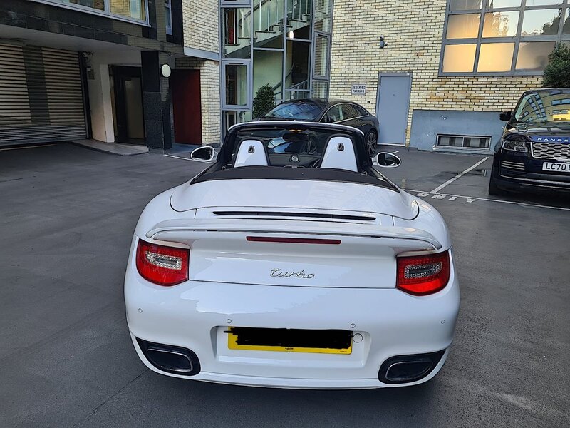 PORSCHE 911