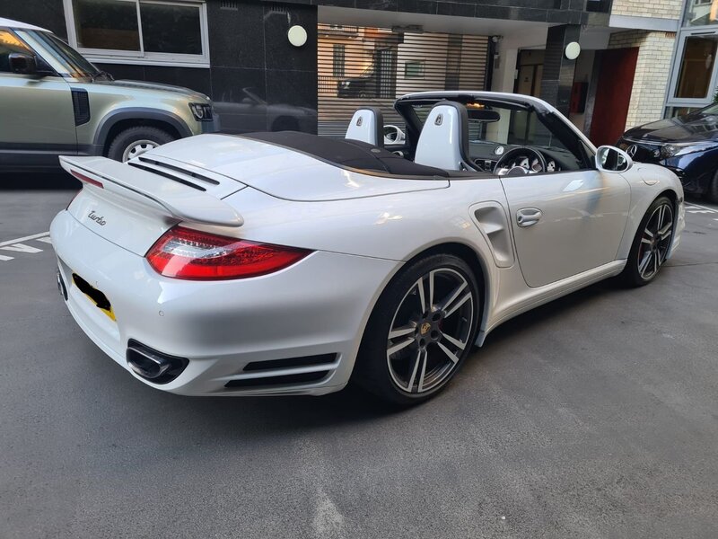 PORSCHE 911