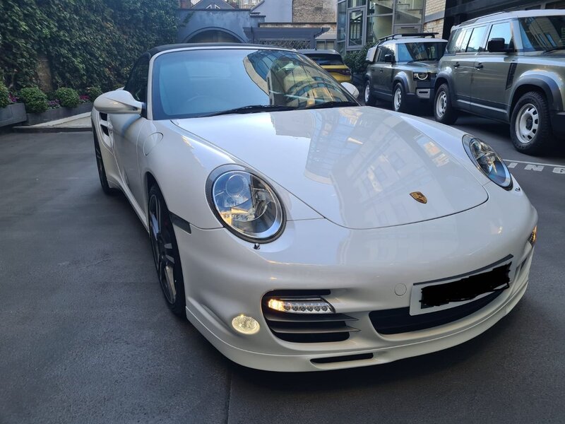 PORSCHE 911